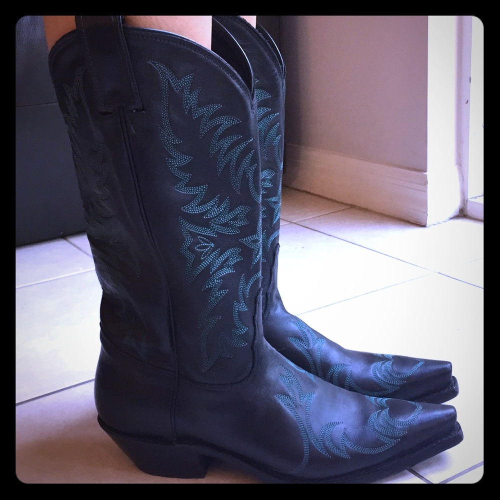 Black embroidered genuine leather cowboy boots